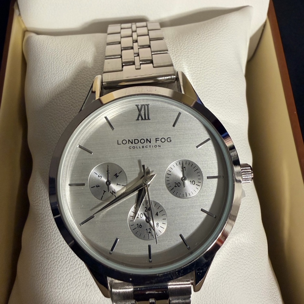 London Fog Silver Stainless Steel Women’s Watch • Classic Style